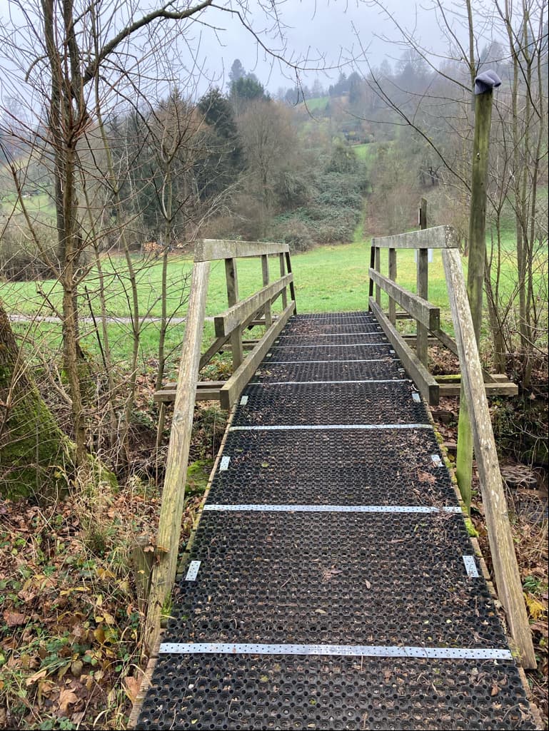 Fußgängerbrücke über den Beutelsbach bis auf Weiteres gesperrt